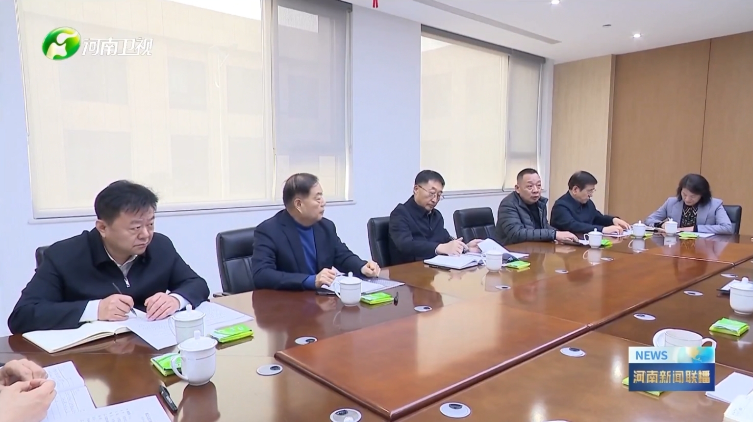 河南卫视新闻联播报道易游app官方在线入口,易游（中国）集团党委书记、创始人楚金甫参加省委书记刘宁在许昌召开的民营企业座谈会